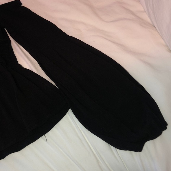 Kendall and Kylie Black Blouse - Picture 4 of 4